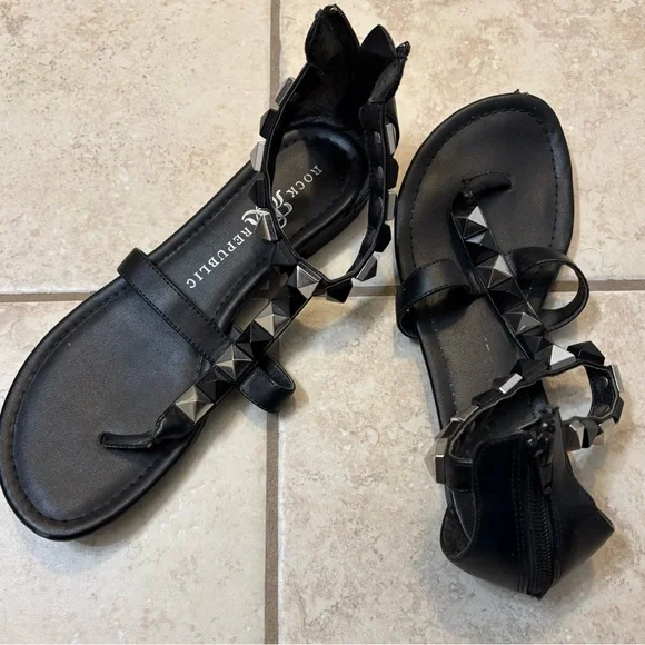 rock& republic studded sandles Black Studded Sandals size 8 - Picture 2 of 3